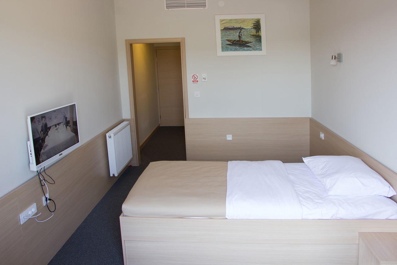 Brinje Hotel Lika Jug מראה חיצוני תמונה
